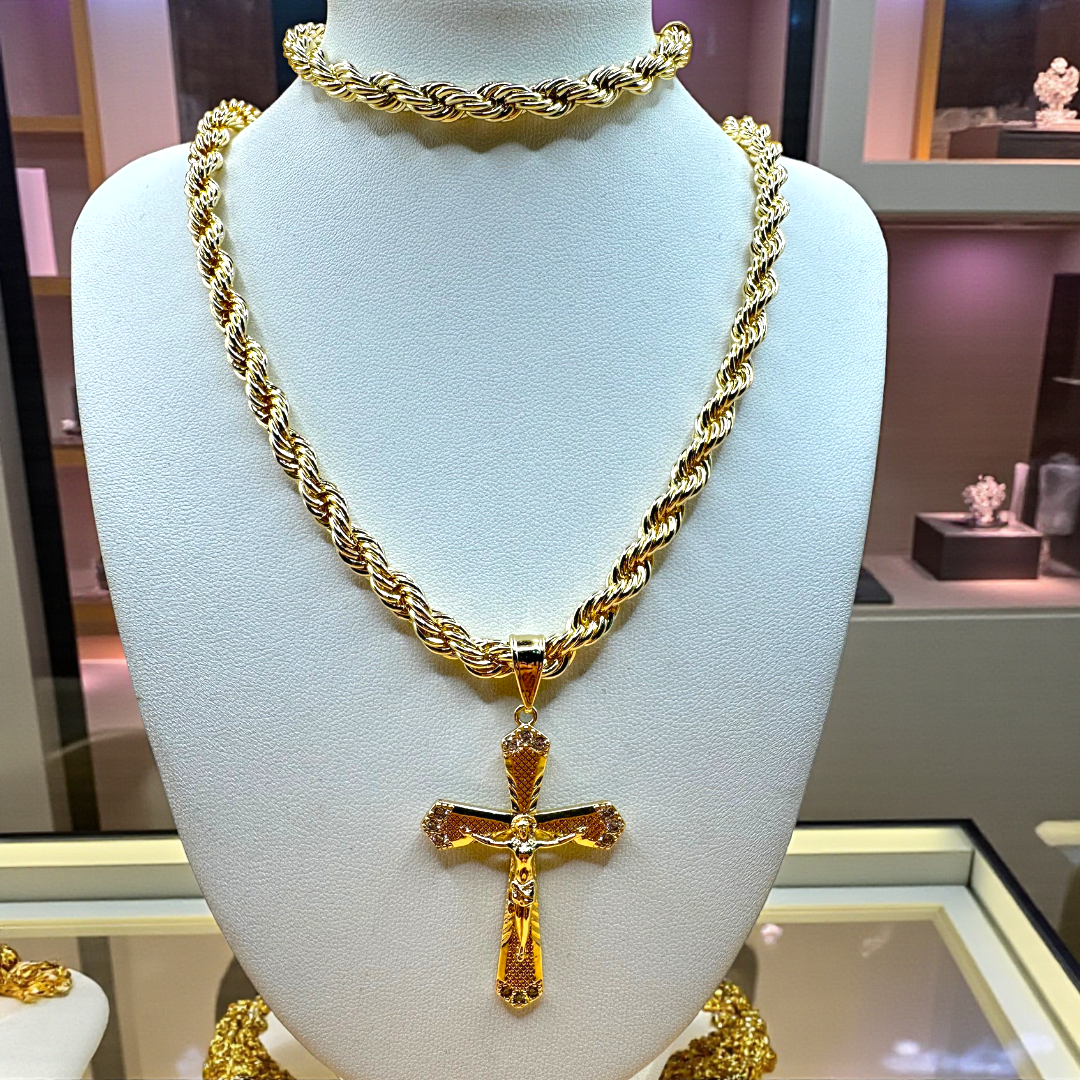 Cadena y esclava Torzal de 5MM con dije de Cristo en oro laminado de 18K