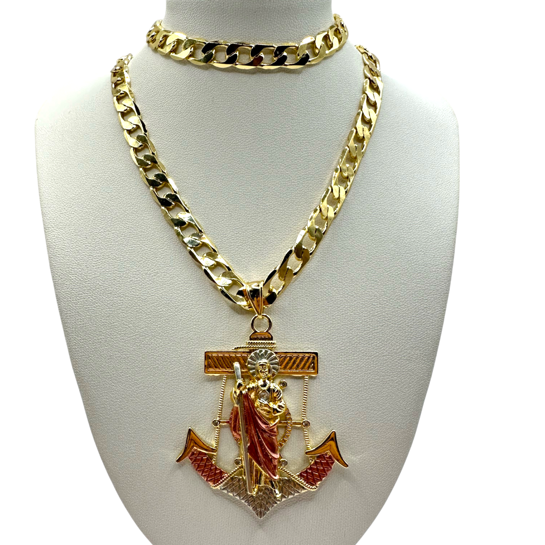 Cadena y esclava Barbada de 8mm con dije de San Judas Ancla en oro laminado de 18K