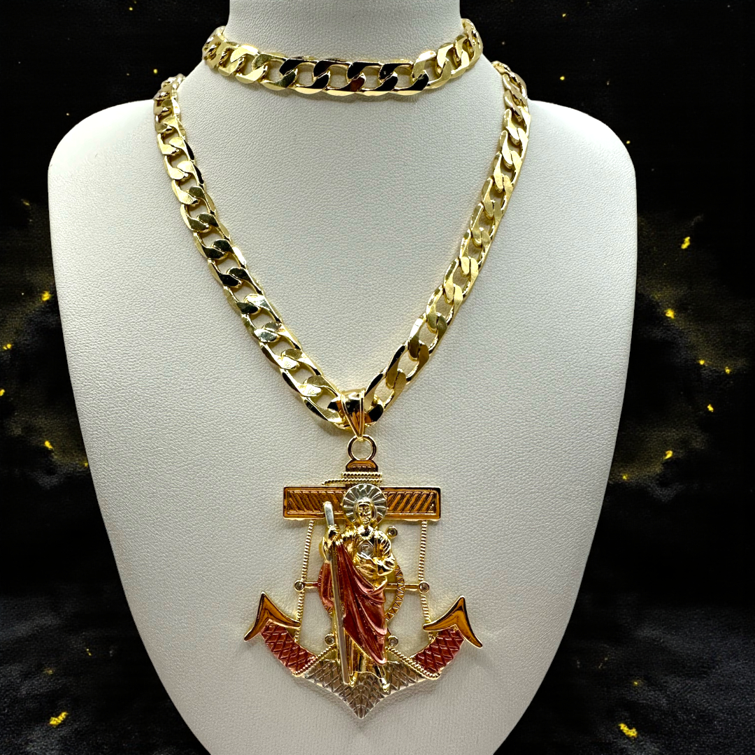Cadena y esclava Barbada de 8mm con dije de San Judas Ancla en oro laminado de 18K