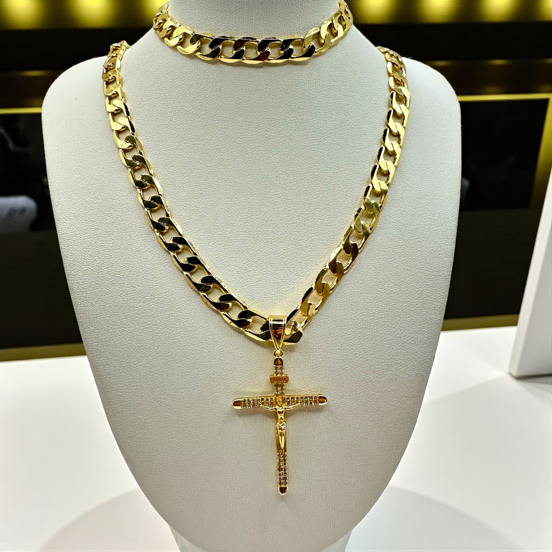 Cadena y esclava Barbada de 8mm con Cristo Diamantado en oro laminado de 18K