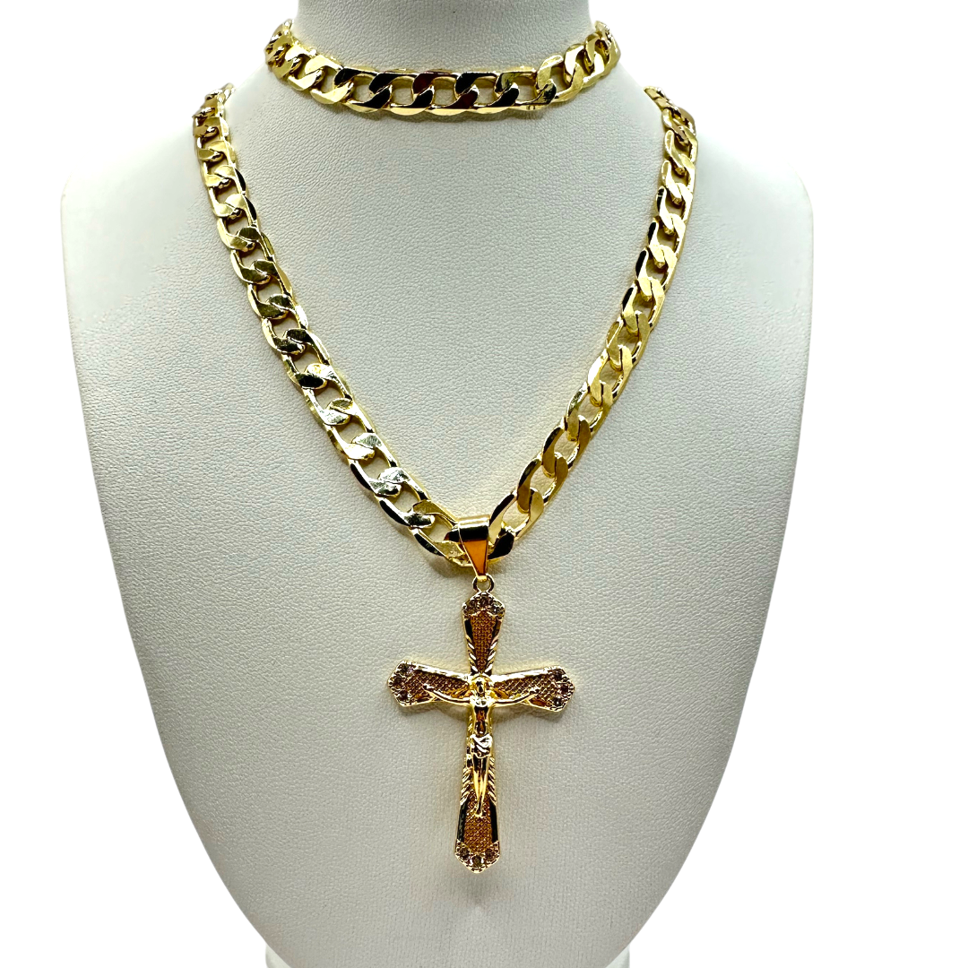 Cadena y esclava Barbada de 8mm con dije de Cristo en oro laminado de 18K