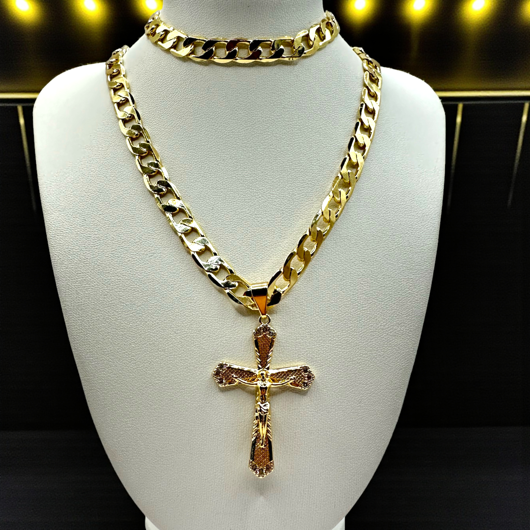 Cadena y esclava Barbada de 8mm con dije de Cristo en oro laminado de 18K