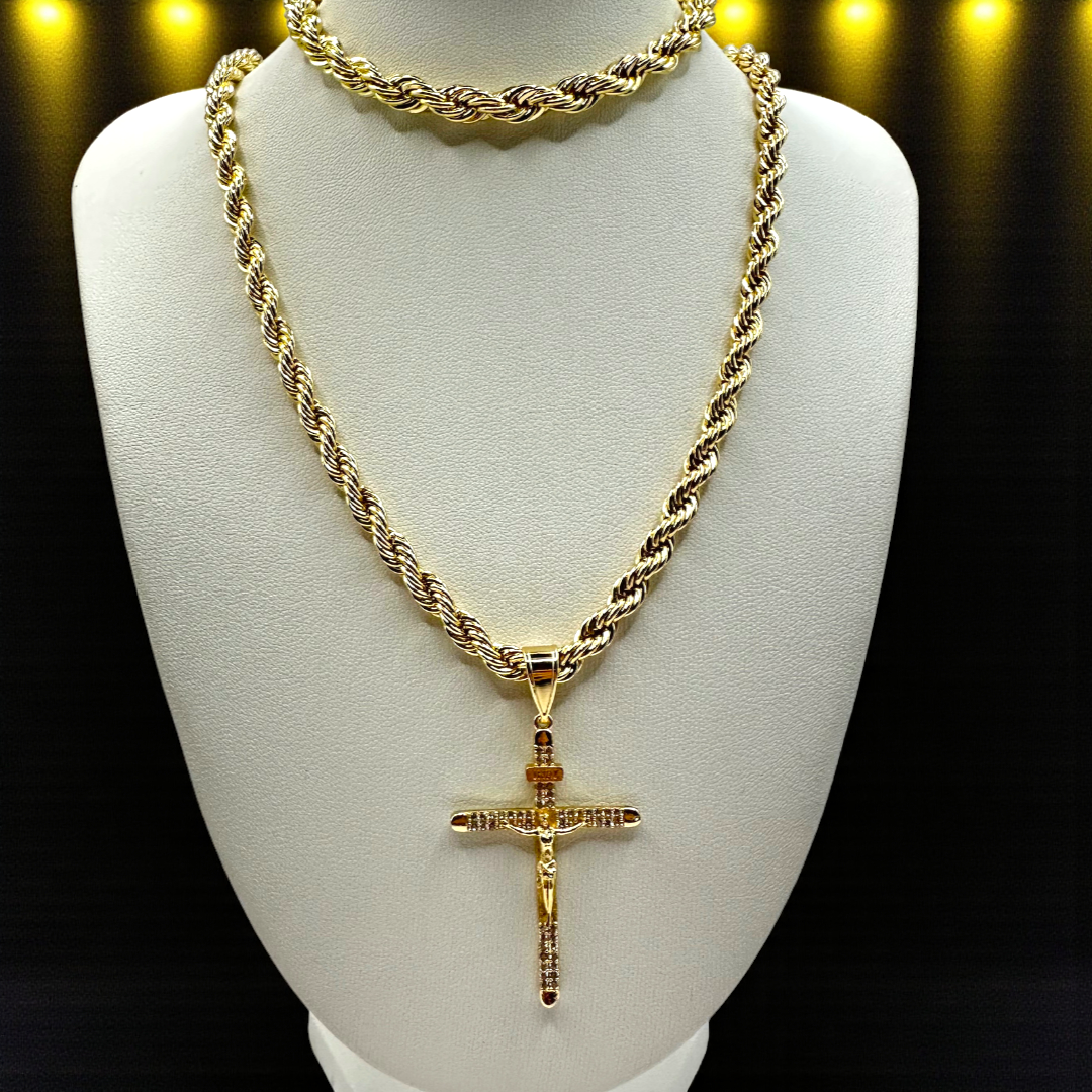 Cadena y esclava Torzal de 5mm con Cristo Diamantado en oro laminado de 18K