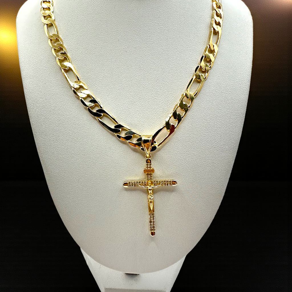 Cadena Cartier 8mm Con Cristo Diamantado en Oro Laminado de 18K