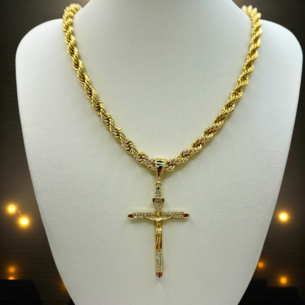 Cadena Torzal 5mm Con Cristo Diamantado en Oro Laminado de 18K