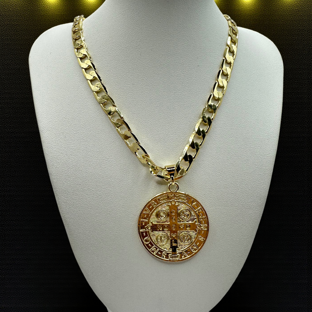 Cadena Barbada de 8mm Con San Benito en Oro Laminado de 18K