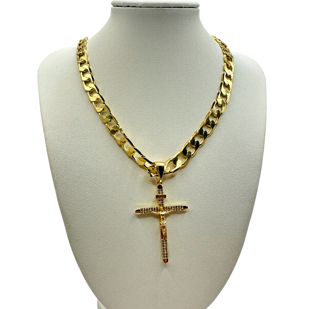 Cadena Barbada 8mm Con Cristo Diamantado en Oro Laminado de 18K