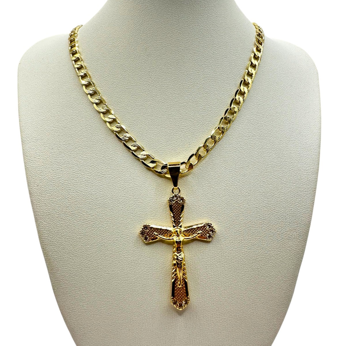 Cadena Barbada 5mm Con Cristo Picudo en Oro Laminado de 18K