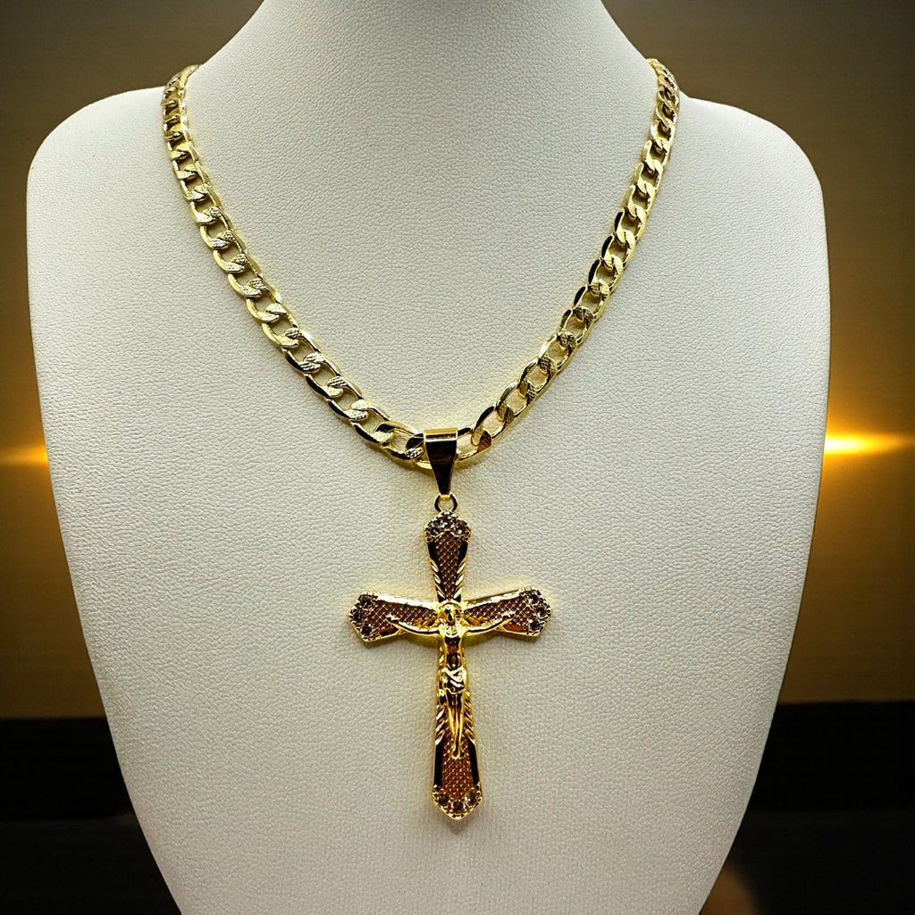 Cadena Barbada 5mm Con Cristo Picudo en Oro Laminado de 18K